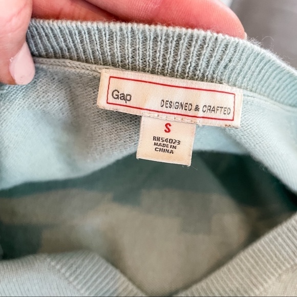 GAP V-Neck Sweater, Light Blue/Green (size: S) - Picture 9 of 11